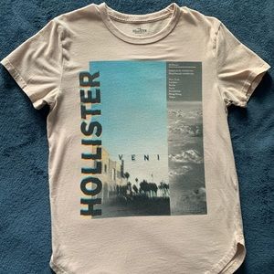 Hollister graphic tee - size small